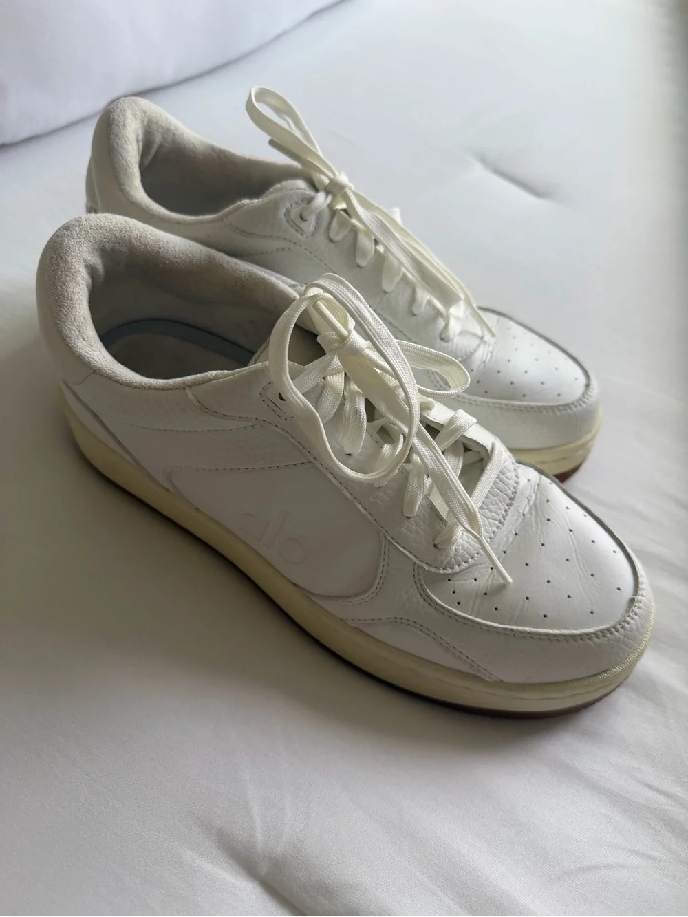 ALO Yoga Women's Cream-Trim White Leather Sneakers